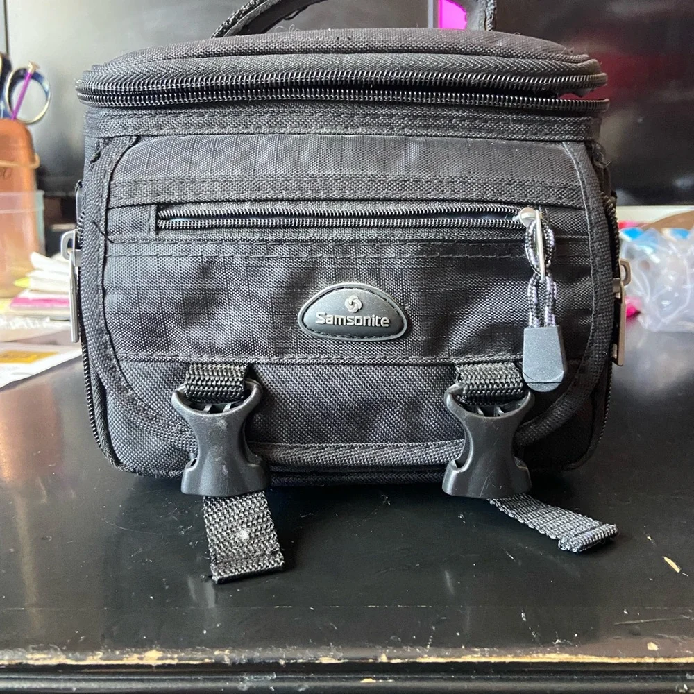 Kodak Digital Science DC260 Zoom Digital Camera, Memory Card, Carry Case- Tested